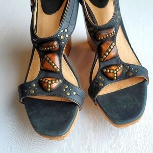 FRYE Black Bridget Ornament Wood Boho Wedges 9.5